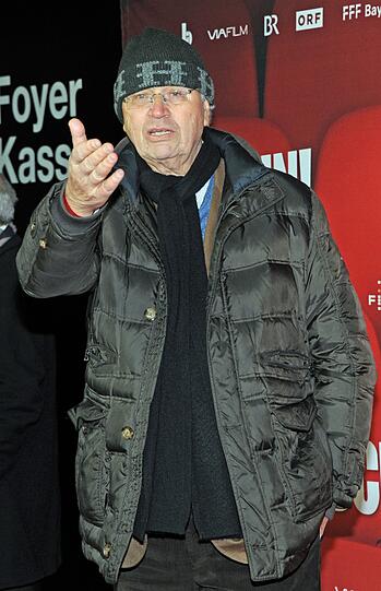 Schauspieler Gerhard Polt bei der Premiere seines neuen Films "Und Äktschn!" am 30. Januar 2014 im City Kino in München. Die Komödie um den Konkurrenzkampf zweier Amateurfilmer kommt ab 6. Februar 2014 in die Kinos.