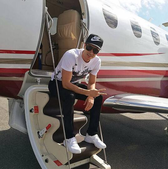 Abflug in den Urlaub: Der polnische Stürmer Robert Lewandowski.