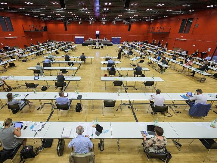 Die rheinland-pfälzischen Landtagsabgeordneten waren zuletzt in der Mainzer Rheingoldhalle zusammengekommen - um Abstand zu wahren.