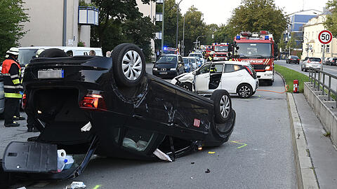 Der VW überschlug sich bei dem Unfall.