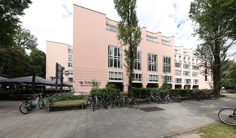 Hinter dem "Schweinchenbau" in der Leopoldstraße liegt der Park.