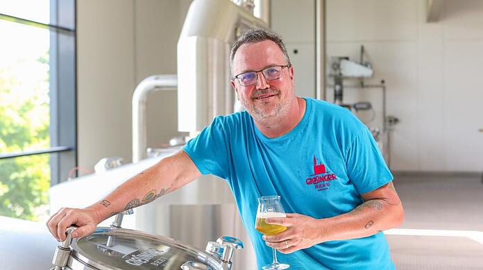 Zwischen Bierkesseln: Vor der Eröffnungsfeier trifft Steffen Marx die AZ und zeigt, wo sein Giesinger Bier gebraut wird. An seinem Standort in Milbertshofen produziert er mindestens zwei Drittel davon, der Rest kommt aus seiner ersten Brauerei in Giesing.