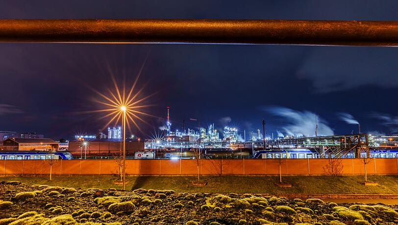 Industriepark H&ouml;chst in Frankfurt: Die Chemiebranche steht unter Druck. (Archivbild)