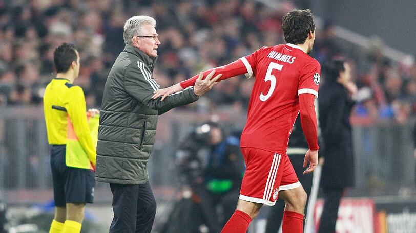 Gemeinsam für den FC Bayern: Coach Jupp Heynckes (li.) und Mats Hummels.