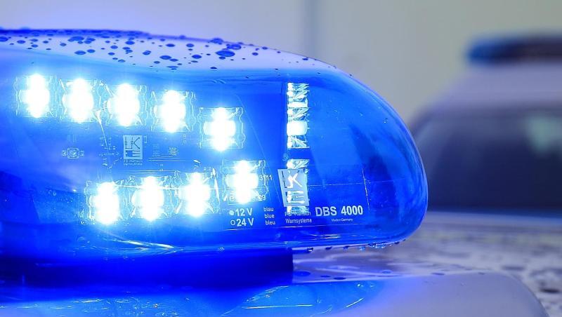 Das Blaulicht eines Streifenwagens der Polizei blinkt. Foto: Jens Wolf/dpa-Zentralbild/dpa/Symbolbild Das Blaulicht eines Streifenwagens der Polizei blinkt. Foto: Jens Wolf/dpa-Zentralbild/dpa/Symbolbild