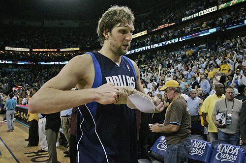 Hat es bei den Dallas Mavericks bisher nur ins Finale geschafft, die Meisterscahft, blieb ihm verwehrt: Dirk Nowitzki.