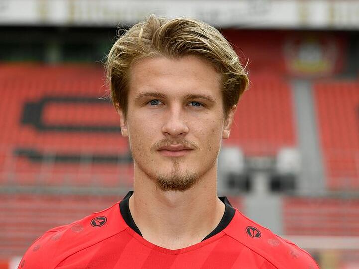 Tin Jedvaj schaut in die Kamera. Foto: Ina Fassbender/POOL/AFP/Archiv
