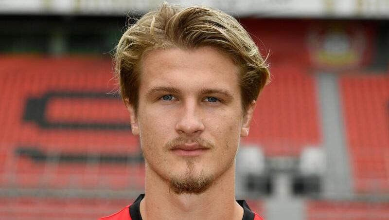 Tin Jedvaj schaut in die Kamera. Foto: Ina Fassbender/POOL/AFP/Archiv