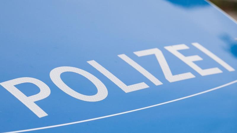 Ein Blaulicht leuchtet an einer Polizeistreife. Foto: Lino Mirgeler/dpa Ein Blaulicht leuchtet an einer Polizeistreife. Foto: Lino Mirgeler/dpa