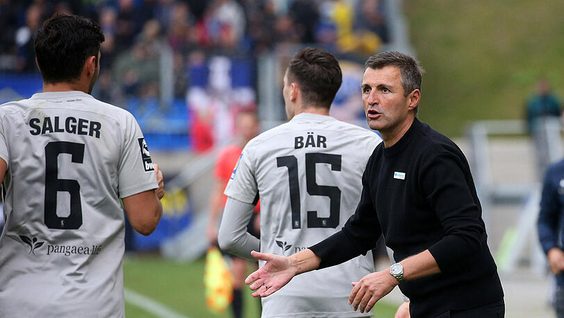 Löwen-Trainer Michael Köllner (r.) und Abwehrchef Stephan Salger.
