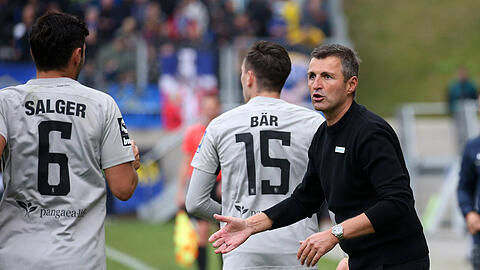 Löwen-Trainer Michael Köllner (r.) und Abwehrchef Stephan Salger.