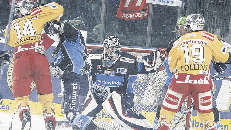 Hatte beim Playoff-Auftakt alle Hände voll zu tun: Nürnbergs Top-Torhüter Dimitrij Kotschnew.
