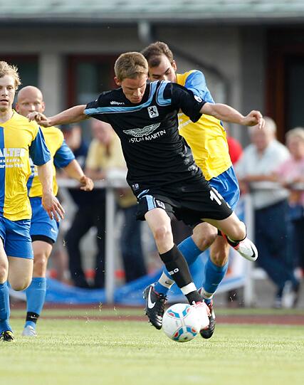 In seinem ersten Auftritt gelingen Neuzugang Marin Tomasov auf Anhieb zwei Tore. Der Gegner spielt allerdings nur in der Kreisliga A.