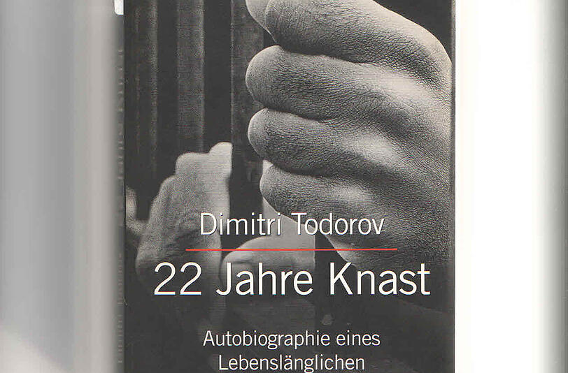 Der berüchtigte Bankräuber, Dimitri Todorov, liest aus seinem Buch &bdquo;22 Jahre Knast&ldquo; vor.