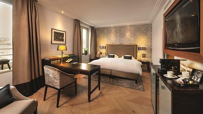 Ein Blick in ein Zimmer im Maximilian's in Augsburg.