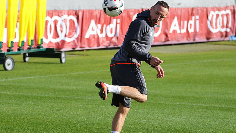 Franck Ribéry trainiert fleißg mit der Mannschaft des FC Bayern, auf einen Einsatz muss der Franzose noch warten. Franck Ribéry trainiert fleißg mit der Mannschaft des FC Bayern, auf einen Einsatz muss der Franzose noch warten.