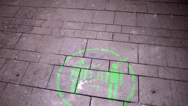 Eine effektive Methode gegen eine Corona-Neuinfektion ist es, Abstand zu halten.