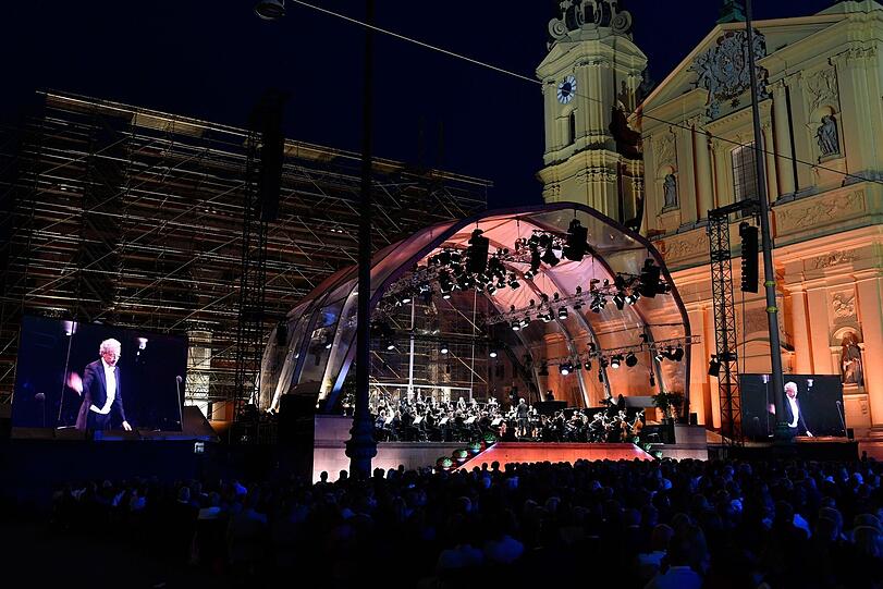 Klassik am Odeonsplatz im Juli 2025 mit dem BR-Symphonieorchester unter Franz Welser-Möst. Klassik am Odeonsplatz im Juli 2025 mit dem BR-Symphonieorchester unter Franz Welser-Möst.