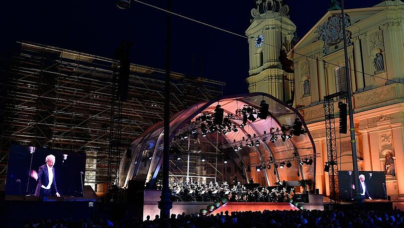 Klassik am Odeonsplatz im Juli 2025 mit dem BR-Symphonieorchester unter Franz Welser-Möst. Klassik am Odeonsplatz im Juli 2025 mit dem BR-Symphonieorchester unter Franz Welser-Möst.
