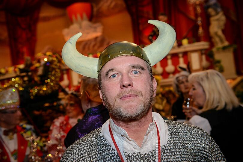 Bayerns Umweltminister Marcel Huber (CSU) als «Wikinger» verkleidet.