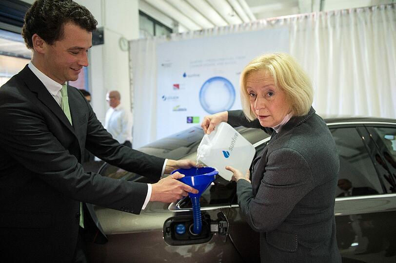 1. Platz: Bildungsministerin Prof. Dr. Johanna Wanka - BMW 730Ld xDrive (Baujahr 2016); CO2-Ausstoß: 132 g/kg