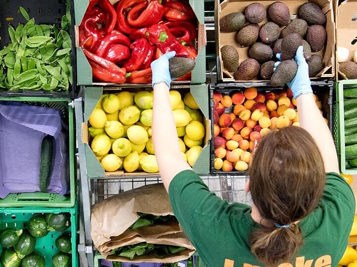 Hunderte solcher Kisten mit Bio-Produkten verschickt der Bio-Lieferant "Gemüsekiste" regelmäßig an seine Kunden in der Region Hannover und Umgebung.