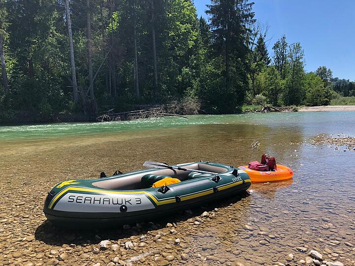 "Letztes Jahr habe ich eine irre vierstündige Bootfahrt auf der Isar gemacht. Wir fuhren mit der S-Bahn aus der Stadt raus und ließen uns mit dem Boot wieder nach München treiben. Aus Berlin bin ich es leider nicht gewöhnt, dass Menschen so freundlich sein können. Und wenn jemand bairisch spricht, ist es sowieso um mich geschehen. Da werde ich jedes mal scharf."