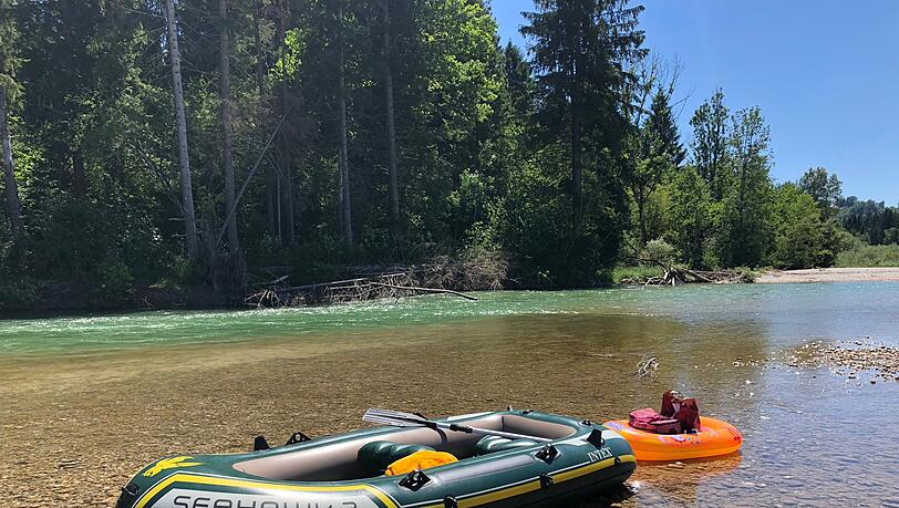 "Letztes Jahr habe ich eine irre vierstündige Bootfahrt auf der Isar gemacht. Wir fuhren mit der S-Bahn aus der Stadt raus und ließen uns mit dem Boot wieder nach München treiben. Aus Berlin bin ich es leider nicht gewöhnt, dass Menschen so freundlich sein können. Und wenn jemand bairisch spricht, ist es sowieso um mich geschehen. Da werde ich jedes mal scharf." "Letztes Jahr habe ich eine irre vierstündige Bootfahrt auf der Isar gemacht. Wir fuhren mit der S-Bahn aus der Stadt raus und ließen uns mit dem Boot wieder nach München treiben. Aus Berlin bin ich es leider nicht gewöhnt, dass Menschen so freundlich sein können. Und wenn jemand bairisch spricht, ist es sowieso um mich geschehen. Da werde ich jedes mal scharf."
