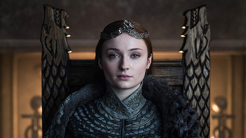 Ob sich Sophie Turner neben dem Thron auch die Krone gesichert hat, ist nicht überliefert.