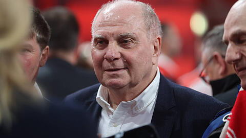 Auch Ehrenpräsident Uli Hoeneß hatte die Frage nach der Finanzierung für einen Wirtz-Transfer zuletzt aufgeworfen.