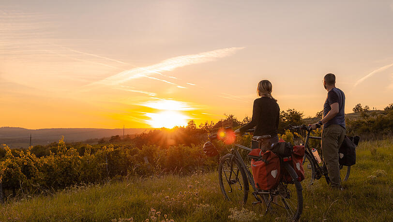 Einen wundersch&ouml;nen Sonnenuntergang erleben nach nach einem eindrucksvollen Tag auf dem Rad.
