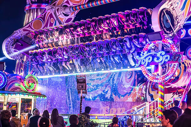 Seit 1990 sorgt der "Top Spin No. 1" der Familie Bausch für ordentlich Wirbel auf der Wiesn. Seit 1990 sorgt der "Top Spin No. 1" der Familie Bausch für ordentlich Wirbel auf der Wiesn.