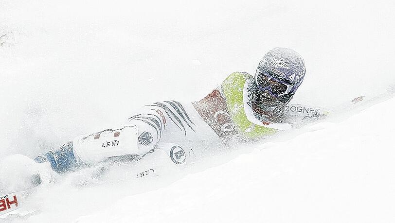 Maria Riesch am Boden: Im stürmischen Slalom am Arber blieb die Garmischerin sozusagen auf der Strecke. Foto: AP Maria Riesch am Boden: Im stürmischen Slalom am Arber blieb die Garmischerin sozusagen auf der Strecke. Foto: AP