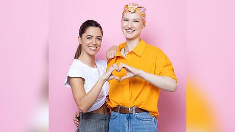 DKMS Life Mutmacherin Natascha und Sängerin Vanessa Mai.