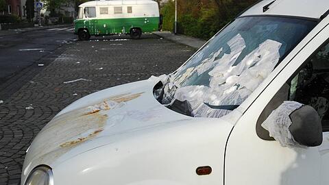 In der Freinacht werden Autos gerne mit mit Ketchup, Toilettenpapier und Rasierschaum beschmiert. (Symbolbild)