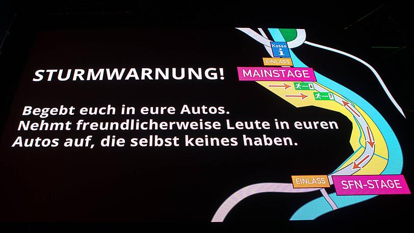 Rund 400 der 15.000 Tagesbesucher fanden zeitweise Schutz in einer Mehrzweckhalle. Mehrere Menschen wurden durch umherfliegende Gegenstände leicht verletzt.