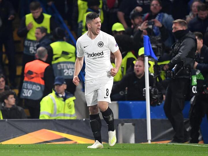 Eintracht-Stürmer Luka Jovic hat noch nicht über seine Zukunft entschieden.
