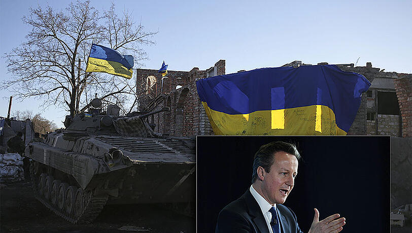 Ein ukrainischer Panzer steht an einem Checkpoint unweit von Debalzewo. Zur Ausbildung der Regierungstruppen möchte der britische Premierminister David Cameron Truppen aus Großbritannien ins ukrainische Krisengebiet schicken.