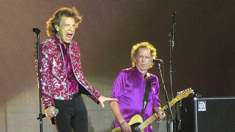 Sänger Mick Jagger (l.) und Gitarrist Keith Richards während eines Konzerts von The Rolling Stones in den USA..