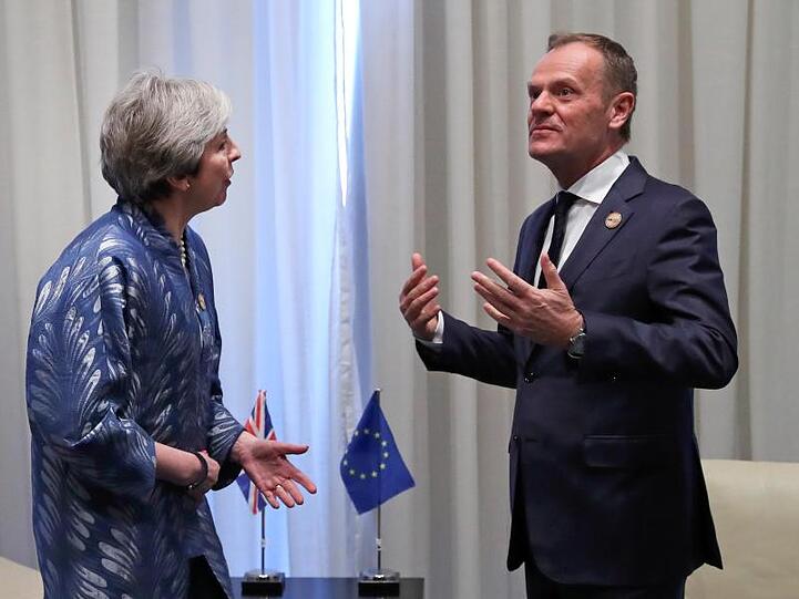 Theresa May und Donald Tusk bei einem Treffen in Scharm el Scheich im Februar.