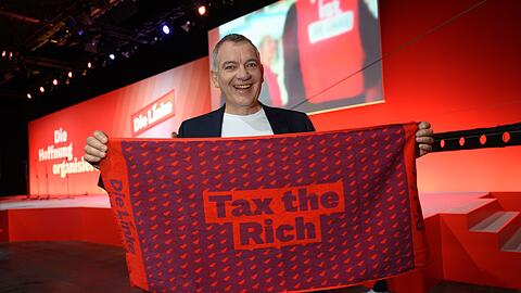 "Tax the rich" - das Motto wiederholt Parteichef Jan van Aken immer wieder.