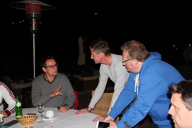 Auch Manager Martin Bader (l.) stand Rede und Antwort.