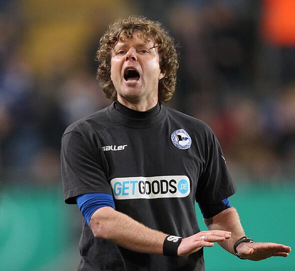 Stefan Krämer, Arminia Bielefeld: &bdquo;Im Aufstiegsrennen habe ich Köln, Düsseldorf, Union Berlin und Kaiserslautern ganz oben auf der Rechnung. Ich traue auch dem TSV 1860 eine gute Saison zu. Die Löwen sind heimstark und stellen fast immer eine gute und talentierte Truppe. Wenn sich ein Unternehmen wie VW zu einem Verein bekennt, ist das ein Zeichen.&ldquo;