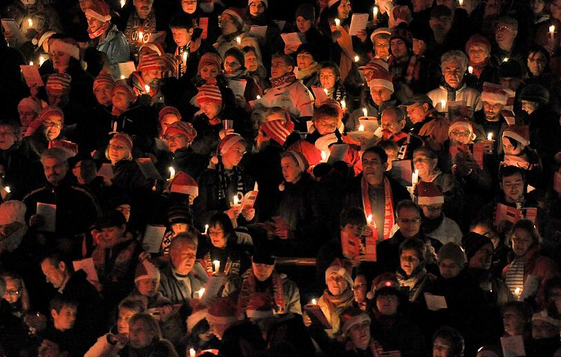 27.500 Fans von Eisern Union waren auch in diesem Jahr beim traditionellen Weihnachtssingen in der alten Försterei.