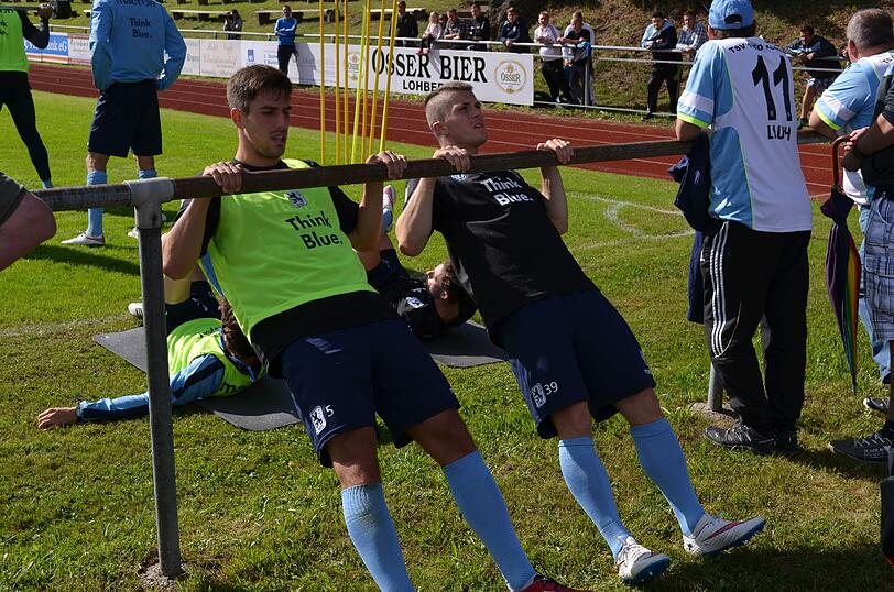 Trainer Torsten Fröhling und Co. in der Saisonvorbereitung bei der Arbeit - der TSV 1860 hat sein erstes Trainingslager in Bodenmais aufgeschlagen.