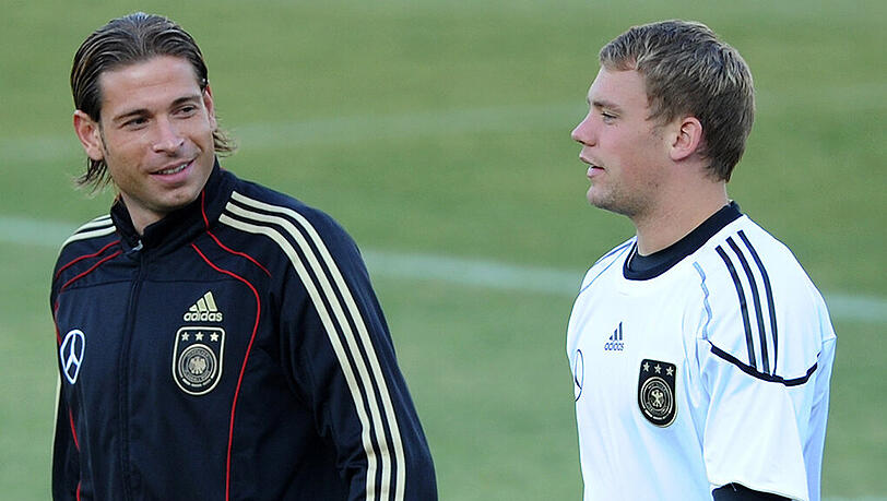 Einst Konkurrenten in der deutschen Nationalelf: Tim Wiese und Manuel Neuer (rechts) beim Training während der WM 2010 in Südafrika. Einst Konkurrenten in der deutschen Nationalelf: Tim Wiese und Manuel Neuer (rechts) beim Training während der WM 2010 in Südafrika.