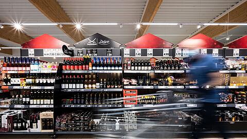 Bei den meisten Menschen wird an Weihnachten aufwendig gekocht. Discounter wie Lidl und Aldi versuchen deshalb, die Kunden mit günstigen Angeboten anzulocken.