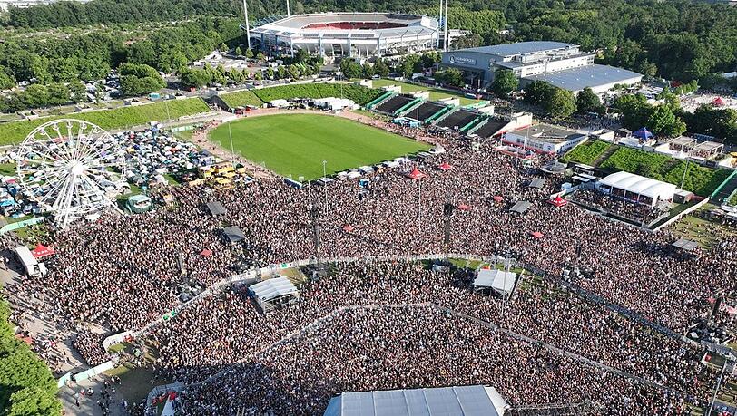 Blick auf die Veranstaltungsfläche in Nürnberg: Vom 6. bis 8. Juni feiern bei Rock im Park 88.500 Besucherinnen und Besucher.