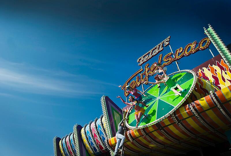 Blauer Himmel, Sonnenschein - und fast fertige Fahrgeschäfte: Elf Tage vor Wiesn-Beginn steigt die Vorfreude aus größte Volksfest der Welt.