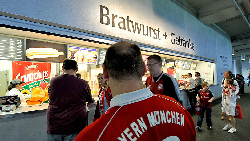 Pommes-Frittieren an Spieltagen: So verdient sich Andreas Kofler etwas dazu.